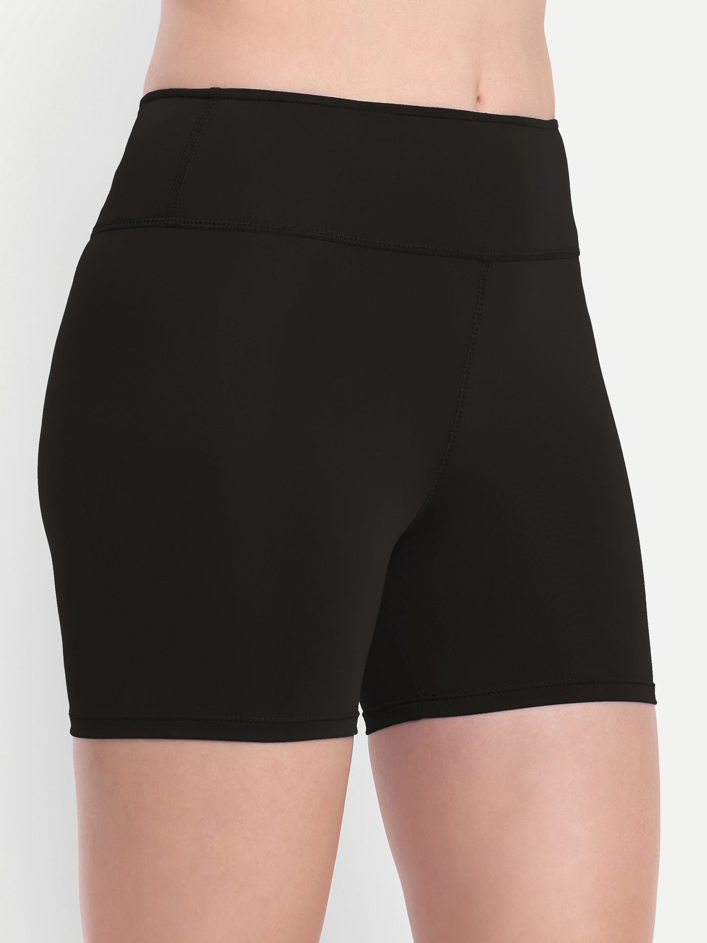 ALICIA SHORTS IN BLACK