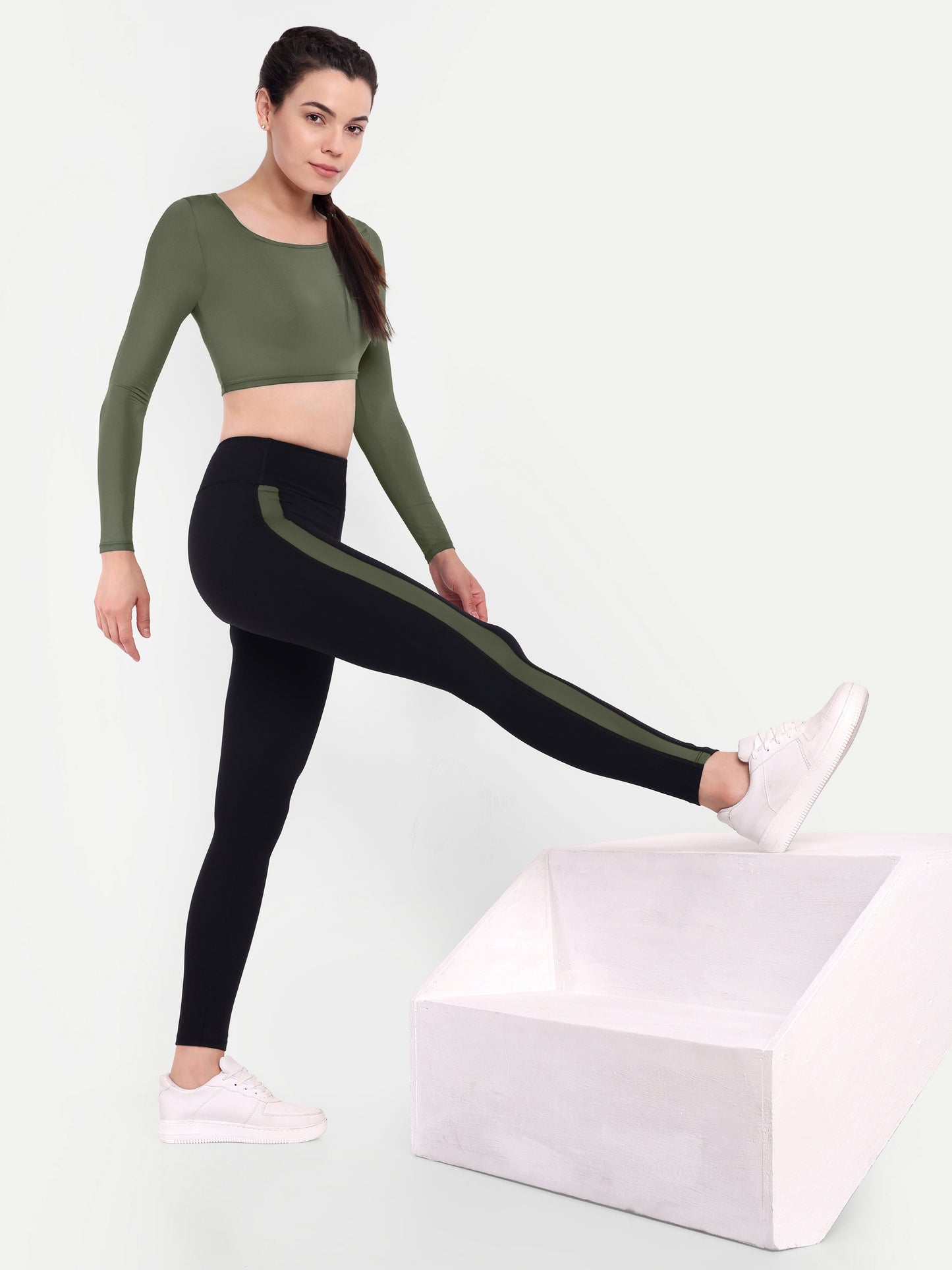 BLAKE CROP TOP IN OLIVE GREEN